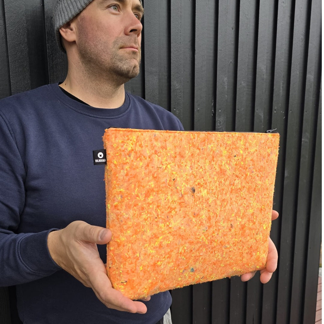 Accessory bag METSÄJAANU red removable textile felt 15x20cm