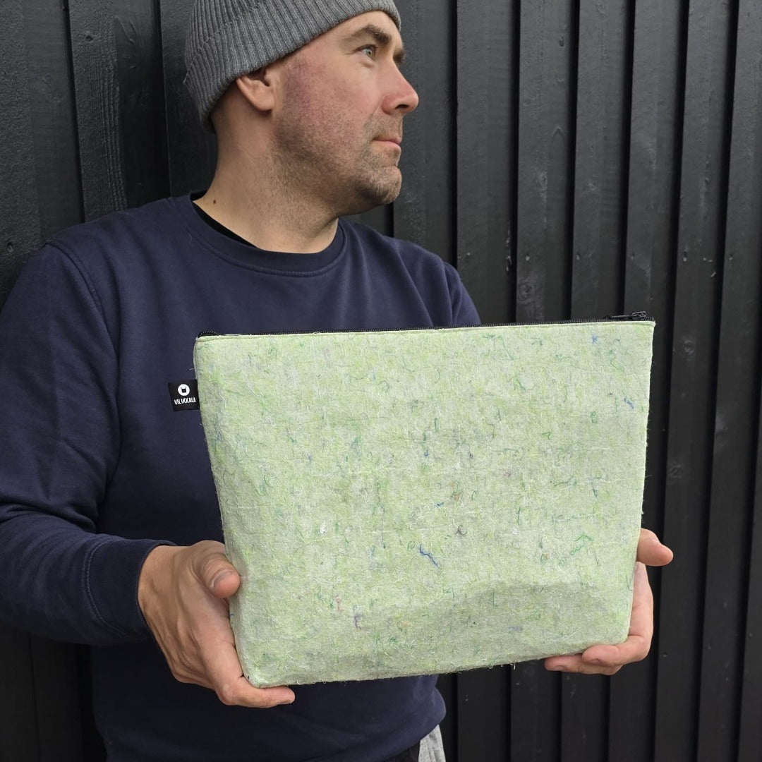 Accessory bag METSÄJAANU red removable textile felt 15x20cm