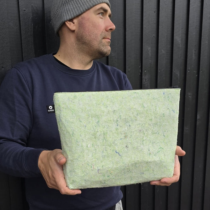 Accessory bag METSÄJAANU red removable textile felt 15x20cm