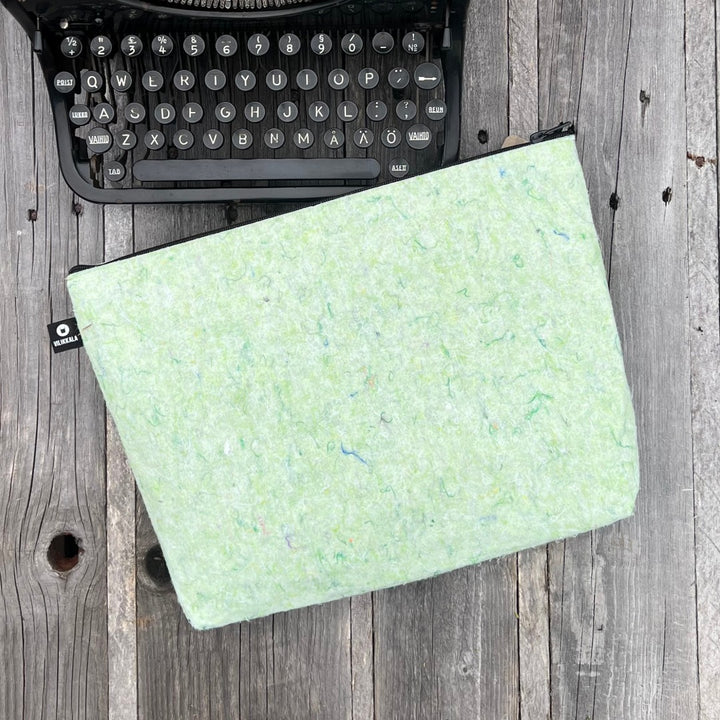 Accessory bag METSÄJAANU red removable textile felt 15x20cm