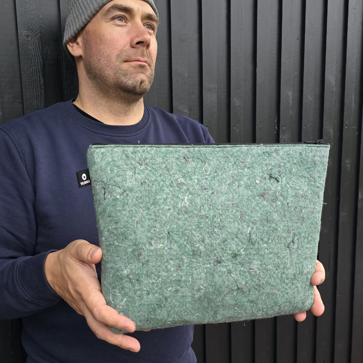 Accessory bag METSÄJAANU red removable textile felt 15x20cm