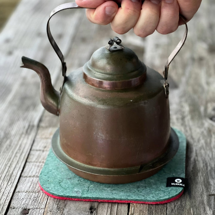 Pannunalunen Koorla vihreä/punainen 18 × 18 cm poistotekstiilihuopa